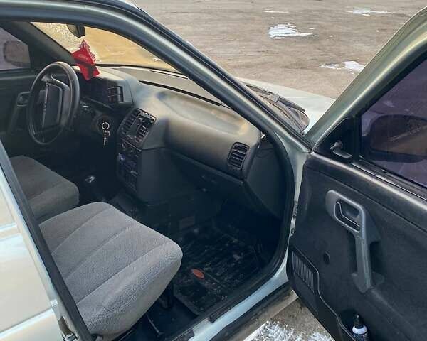 Серый ВАЗ 2110, объемом двигателя 1.5 л и пробегом 250 тыс. км за 1500 $, фото 3 на Automoto.ua
