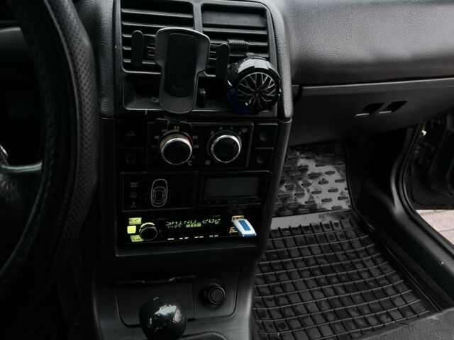 Серый ВАЗ 2110, объемом двигателя 1.5 л и пробегом 300 тыс. км за 1500 $, фото 5 на Automoto.ua