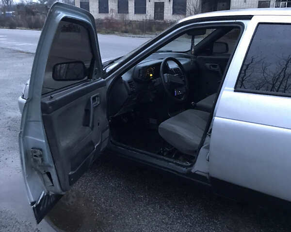 Серый ВАЗ 2110, объемом двигателя 1.5 л и пробегом 330 тыс. км за 1000 $, фото 6 на Automoto.ua