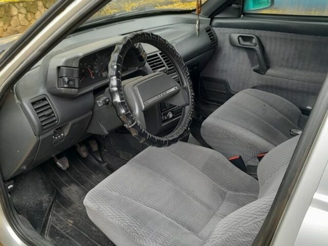 Серый ВАЗ 2110, объемом двигателя 1.5 л и пробегом 215 тыс. км за 1047 $, фото 4 на Automoto.ua