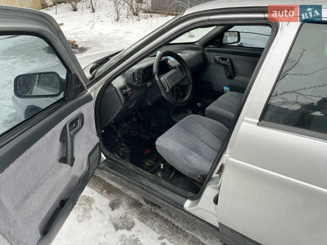 Серый ВАЗ 2110, объемом двигателя 1.5 л и пробегом 250 тыс. км за 1350 $, фото 5 на Automoto.ua