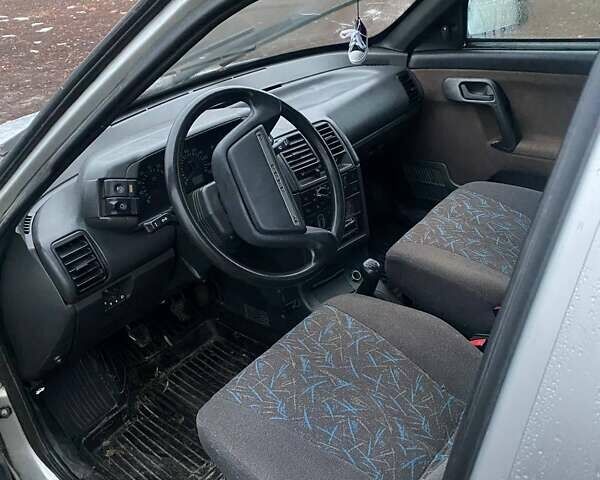 Серый ВАЗ 2110, объемом двигателя 1.5 л и пробегом 330 тыс. км за 1900 $, фото 3 на Automoto.ua