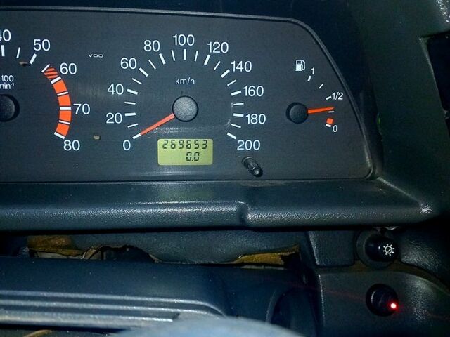 Серый ВАЗ 2110, объемом двигателя 1.5 л и пробегом 300 тыс. км за 1500 $, фото 4 на Automoto.ua