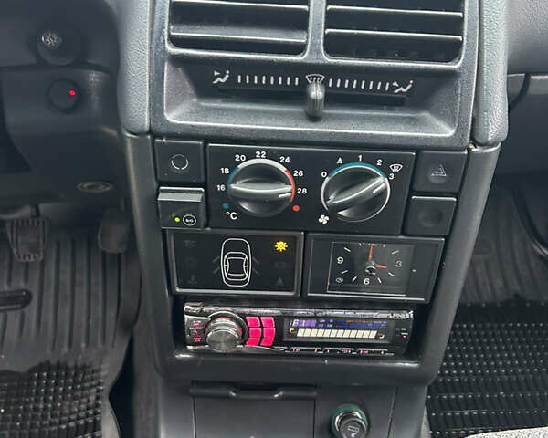 Сірий ВАЗ 2110, об'ємом двигуна 1.5 л та пробігом 270 тис. км за 1999 $, фото 22 на Automoto.ua