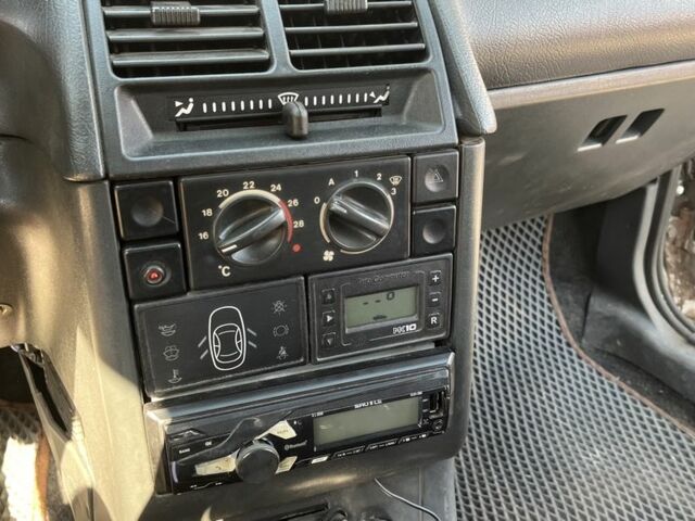 Серый ВАЗ 2110, объемом двигателя 1.5 л и пробегом 227 тыс. км за 1350 $, фото 9 на Automoto.ua