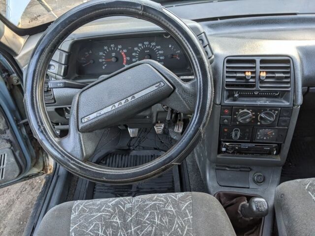 Серый ВАЗ 2110, объемом двигателя 1.5 л и пробегом 221 тыс. км за 830 $, фото 2 на Automoto.ua