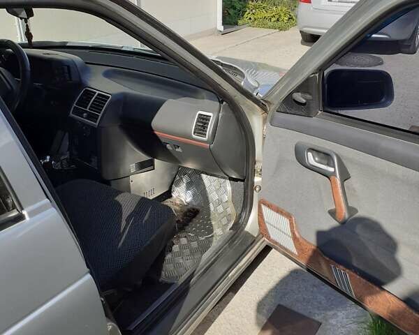 Сірий ВАЗ 2110, об'ємом двигуна 1.5 л та пробігом 157 тис. км за 2000 $, фото 1 на Automoto.ua