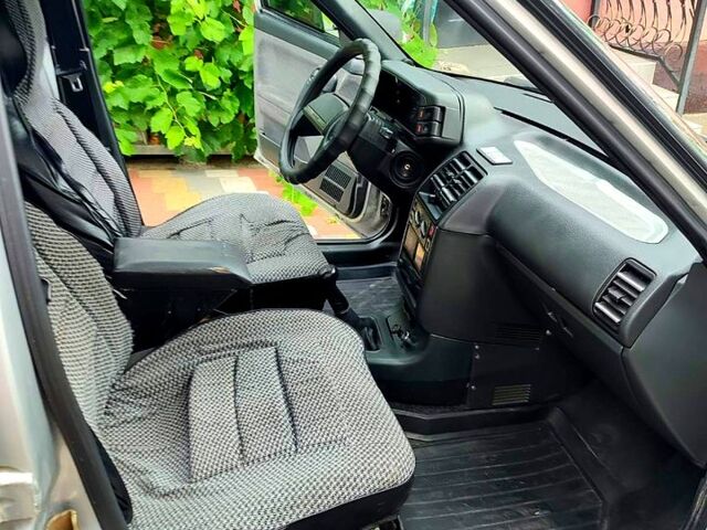Сірий ВАЗ 2110, об'ємом двигуна 1.6 л та пробігом 157 тис. км за 2100 $, фото 1 на Automoto.ua