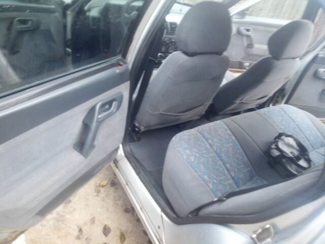 Сірий ВАЗ 2110, об'ємом двигуна 1.5 л та пробігом 220 тис. км за 1656 $, фото 7 на Automoto.ua