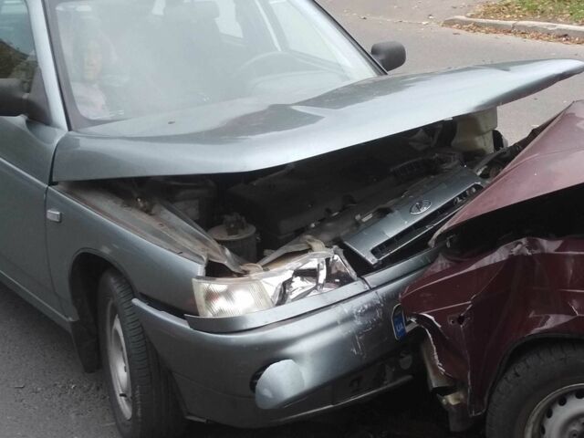 Серый ВАЗ 2110, объемом двигателя 1.5 л и пробегом 70 тыс. км за 887 $, фото 2 на Automoto.ua