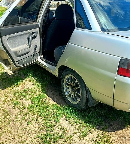 Серый ВАЗ 2110, объемом двигателя 1.6 л и пробегом 200 тыс. км за 1800 $, фото 2 на Automoto.ua