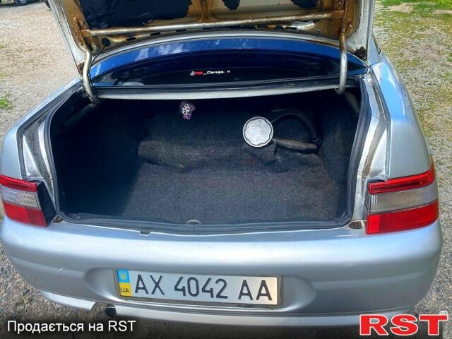 Серый ВАЗ 2110, объемом двигателя 1.6 л и пробегом 300 тыс. км за 2000 $, фото 5 на Automoto.ua