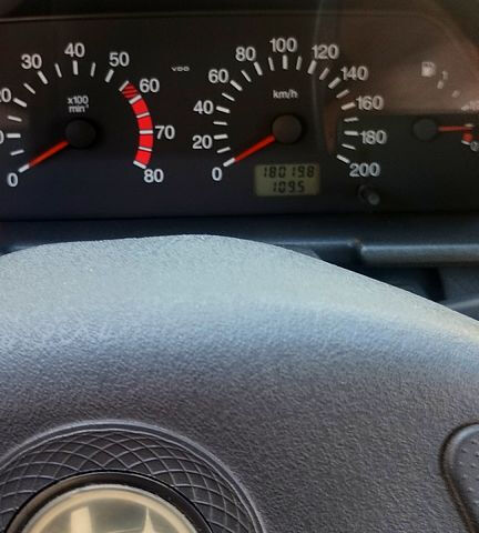 Серый ВАЗ 2110, объемом двигателя 1.6 л и пробегом 180 тыс. км за 2000 $, фото 12 на Automoto.ua