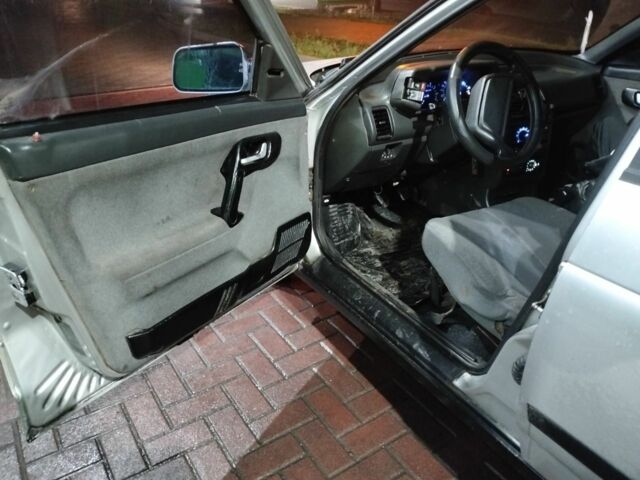 Серый ВАЗ 2110, объемом двигателя 1.6 л и пробегом 300 тыс. км за 1600 $, фото 2 на Automoto.ua