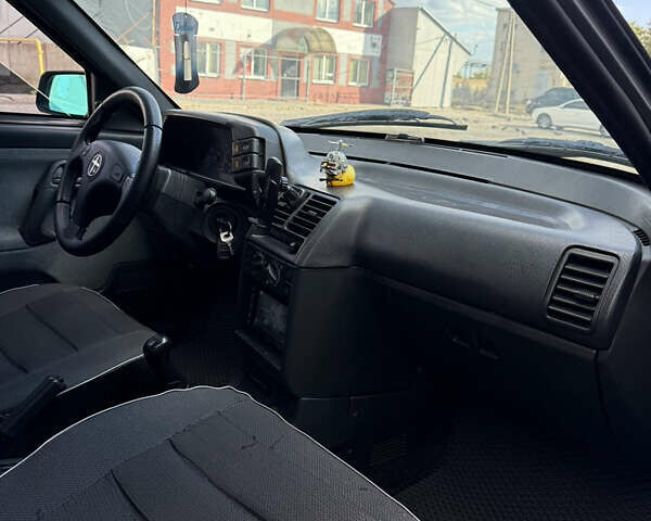 Серый ВАЗ 2110, объемом двигателя 1.6 л и пробегом 245 тыс. км за 2000 $, фото 11 на Automoto.ua