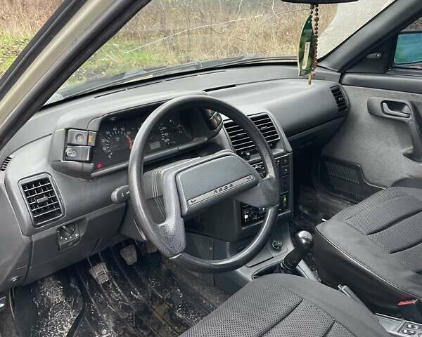Сірий ВАЗ 2110, об'ємом двигуна 1.6 л та пробігом 141 тис. км за 2100 $, фото 10 на Automoto.ua