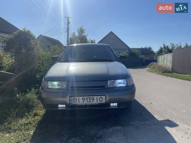 Серый ВАЗ 2110, объемом двигателя 1.6 л и пробегом 267 тыс. км за 2000 $, фото 2 на Automoto.ua