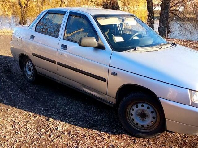Серый ВАЗ 2110, объемом двигателя 1.6 л и пробегом 300 тыс. км за 2000 $, фото 2 на Automoto.ua