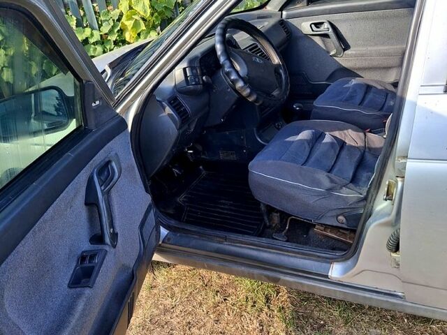 Серый ВАЗ 2110, объемом двигателя 1.6 л и пробегом 265 тыс. км за 1100 $, фото 5 на Automoto.ua