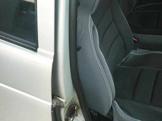 Сірий ВАЗ 2110, об'ємом двигуна 1.6 л та пробігом 107 тис. км за 1909 $, фото 7 на Automoto.ua