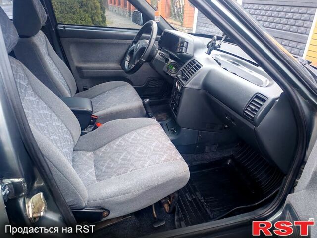 Серый ВАЗ 2110, объемом двигателя 1.6 л и пробегом 180 тыс. км за 2600 $, фото 9 на Automoto.ua