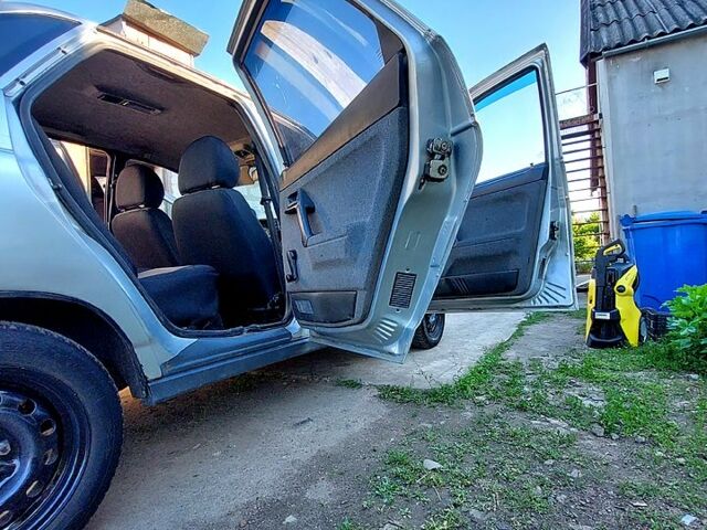 Сірий ВАЗ 2110, об'ємом двигуна 1.6 л та пробігом 193 тис. км за 2000 $, фото 5 на Automoto.ua