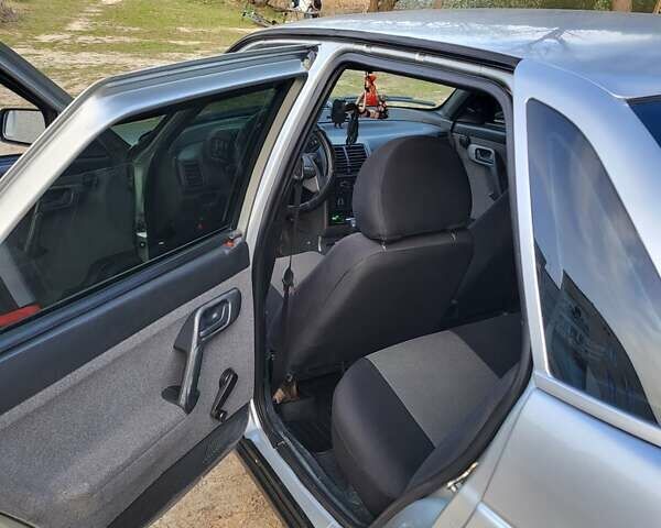 Сірий ВАЗ 2110, об'ємом двигуна 1.6 л та пробігом 155 тис. км за 2850 $, фото 10 на Automoto.ua