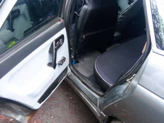 Серый ВАЗ 2110, объемом двигателя 1.6 л и пробегом 285 тыс. км за 2500 $, фото 9 на Automoto.ua