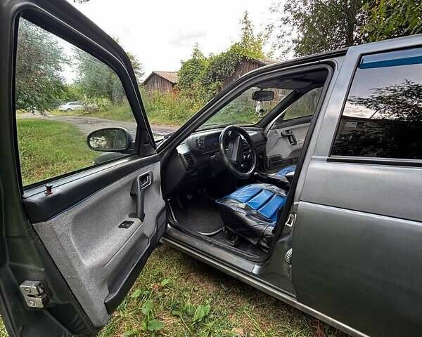 Серый ВАЗ 2110, объемом двигателя 1.6 л и пробегом 235 тыс. км за 950 $, фото 5 на Automoto.ua