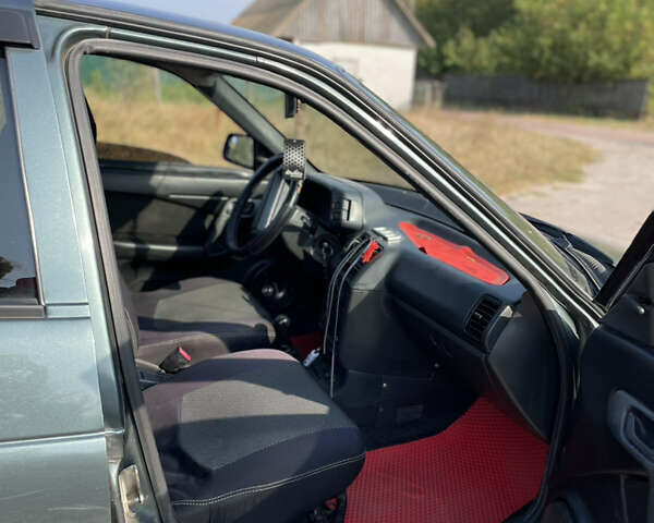 Серый ВАЗ 2110, объемом двигателя 1.6 л и пробегом 150 тыс. км за 2700 $, фото 2 на Automoto.ua