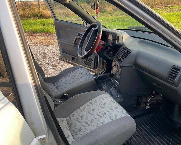 Сірий ВАЗ 2110, об'ємом двигуна 1.6 л та пробігом 300 тис. км за 1100 $, фото 5 на Automoto.ua