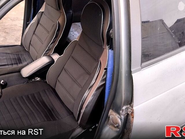 Серый ВАЗ 2110, объемом двигателя 1.6 л и пробегом 323 тыс. км за 950 $, фото 3 на Automoto.ua