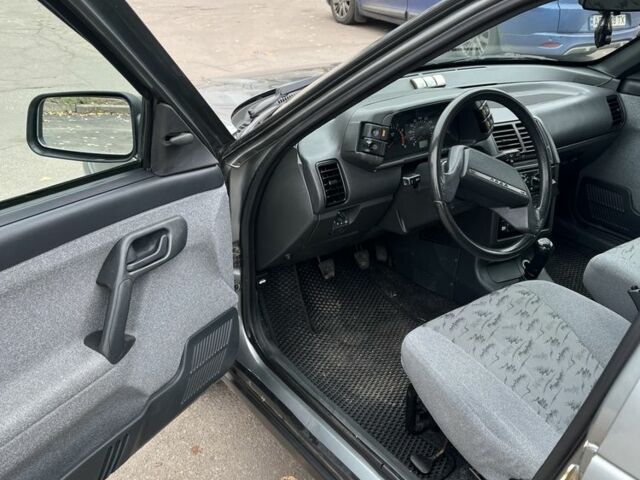 Серый ВАЗ 2110, объемом двигателя 1.6 л и пробегом 150 тыс. км за 1900 $, фото 6 на Automoto.ua