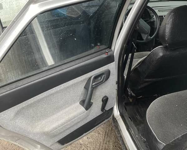 Сірий ВАЗ 2110, об'ємом двигуна 1.6 л та пробігом 123 тис. км за 2000 $, фото 7 на Automoto.ua