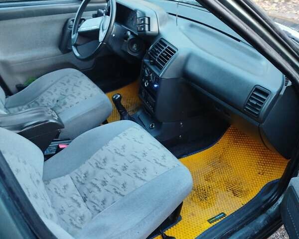 Сірий ВАЗ 2110, об'ємом двигуна 1.6 л та пробігом 200 тис. км за 997 $, фото 2 на Automoto.ua