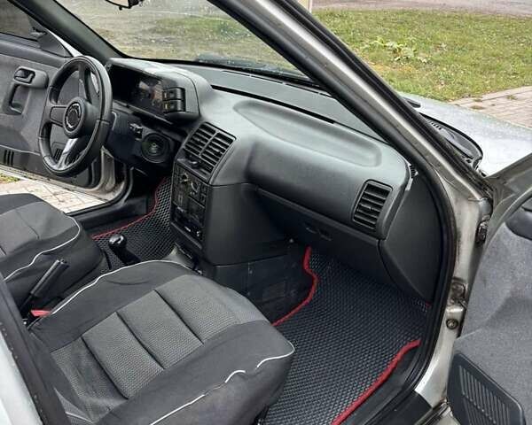 Сірий ВАЗ 2110, об'ємом двигуна 1.6 л та пробігом 223 тис. км за 2000 $, фото 12 на Automoto.ua