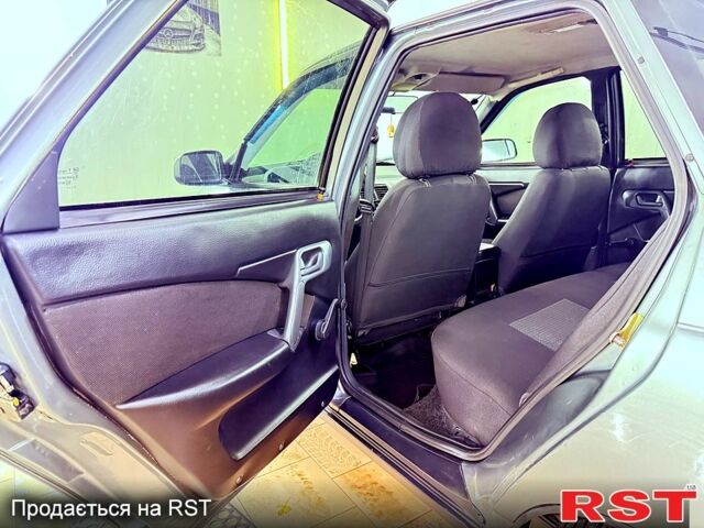 Сірий ВАЗ 2110, об'ємом двигуна 1.6 л та пробігом 181 тис. км за 1900 $, фото 1 на Automoto.ua