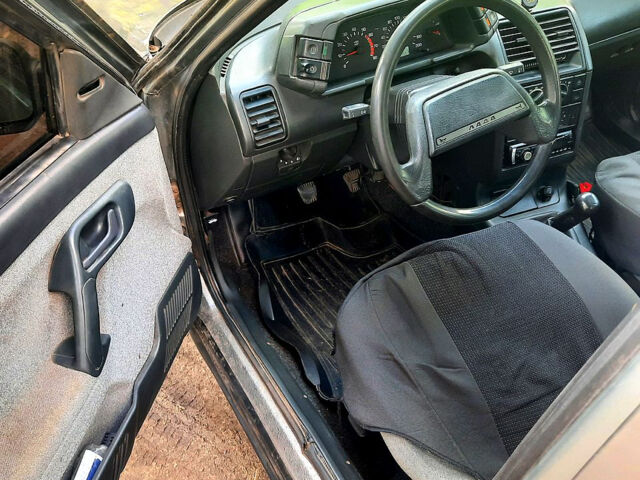 Серый ВАЗ 2110, объемом двигателя 1.6 л и пробегом 259 тыс. км за 1400 $, фото 4 на Automoto.ua