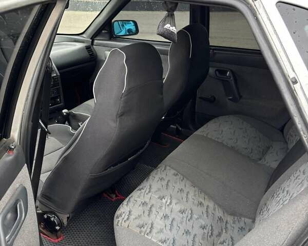 Сірий ВАЗ 2110, об'ємом двигуна 1.6 л та пробігом 223 тис. км за 2000 $, фото 8 на Automoto.ua