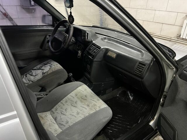 Серый ВАЗ 2110, объемом двигателя 1.6 л и пробегом 777 тыс. км за 950 $, фото 7 на Automoto.ua