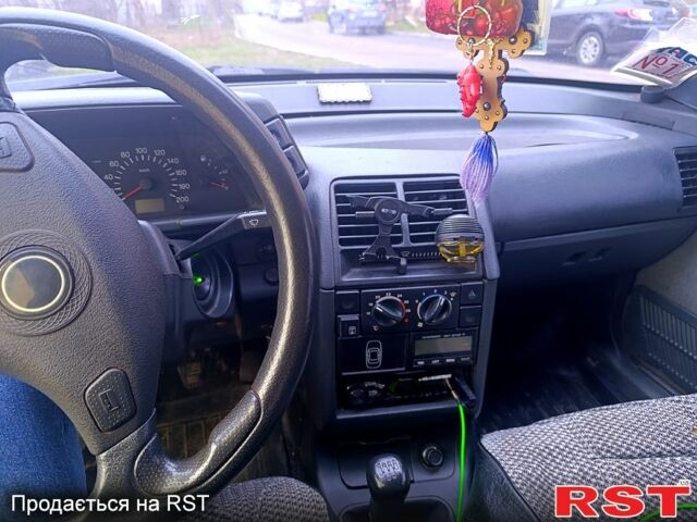 Серый ВАЗ 2110, объемом двигателя 16 л и пробегом 290 тыс. км за 2100 $, фото 3 на Automoto.ua