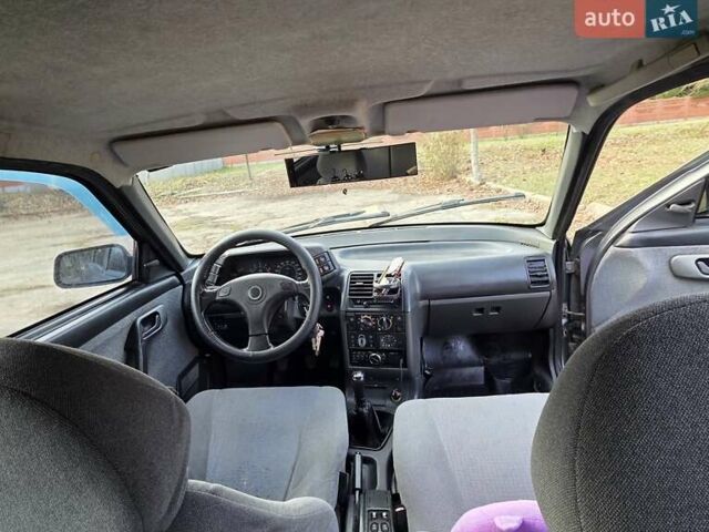 Серый ВАЗ 2110, объемом двигателя 1.6 л и пробегом 270 тыс. км за 1300 $, фото 6 на Automoto.ua