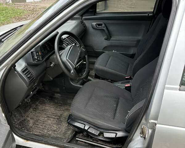 Сірий ВАЗ 2110, об'ємом двигуна 1.6 л та пробігом 212 тис. км за 2000 $, фото 5 на Automoto.ua