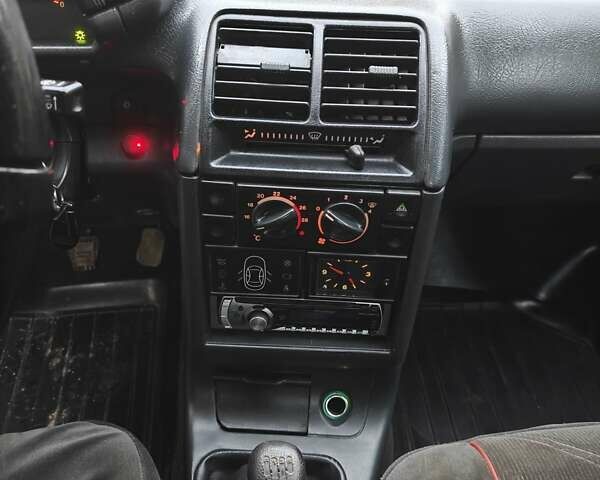 Серый ВАЗ 2110, объемом двигателя 1.6 л и пробегом 82 тыс. км за 3200 $, фото 5 на Automoto.ua