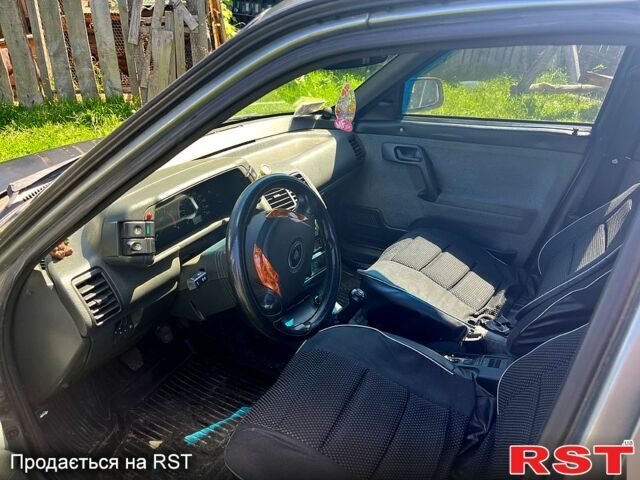 Серый ВАЗ 2110, объемом двигателя 1.6 л и пробегом 185 тыс. км за 1100 $, фото 3 на Automoto.ua