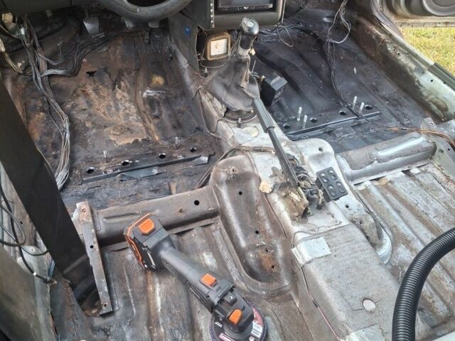 Сірий ВАЗ 2110, об'ємом двигуна 1.6 л та пробігом 330 тис. км за 1600 $, фото 9 на Automoto.ua