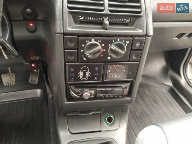 Серый ВАЗ 2110, объемом двигателя 1.6 л и пробегом 210 тыс. км за 1700 $, фото 36 на Automoto.ua