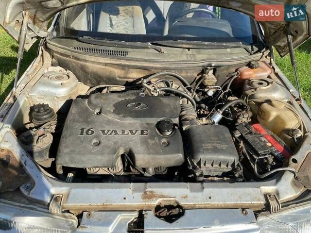 Серый ВАЗ 2110, объемом двигателя 1.6 л и пробегом 400 тыс. км за 1000 $, фото 2 на Automoto.ua