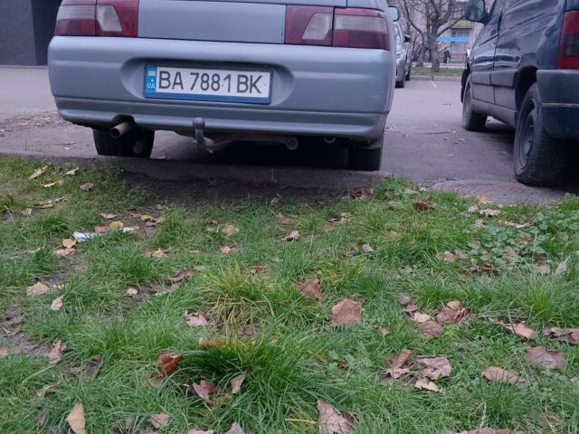 Серый ВАЗ 2110, объемом двигателя 1.6 л и пробегом 302 тыс. км за 1800 $, фото 1 на Automoto.ua