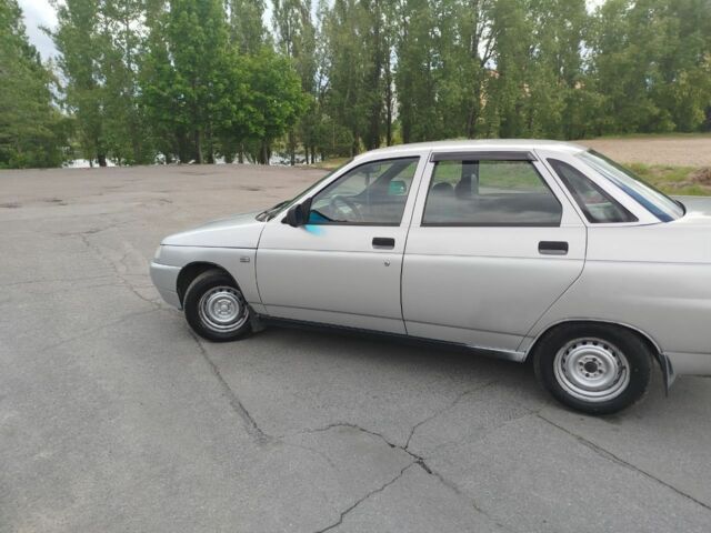 Серый ВАЗ 2110, объемом двигателя 1.6 л и пробегом 185 тыс. км за 2000 $, фото 10 на Automoto.ua